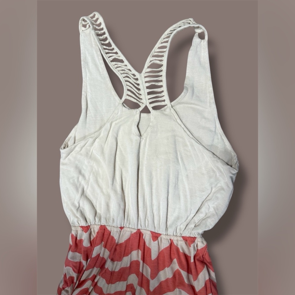 Chevron Patterned Maxi Dress in Coral and White - Picture 4 of 5